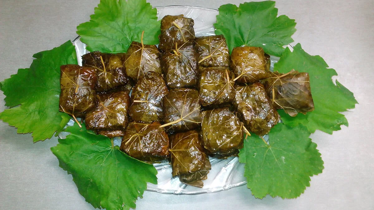 دستور پخت دلمه برگ مو